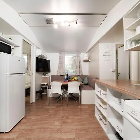 Marino Mobile Home, Camp Soline * بيوغْغاد نا موغو