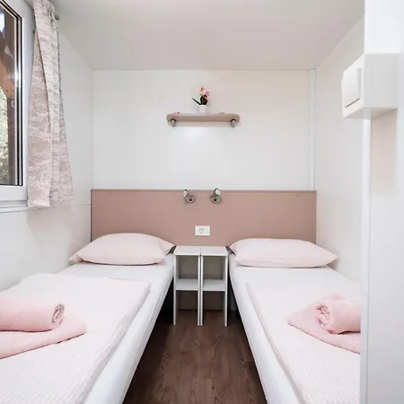 Marino Mobile Home, Camp Soline * بيوغْغاد نا موغو