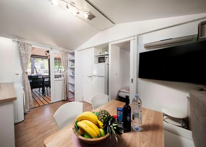 Marino Mobile Home, Camp Soline Кемпинг *